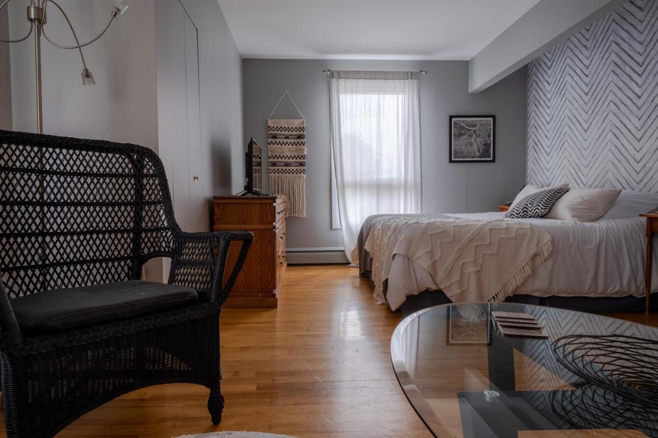 Au Coq Du Bonheur Bed & Breakfast Magog Ngoại thất bức ảnh