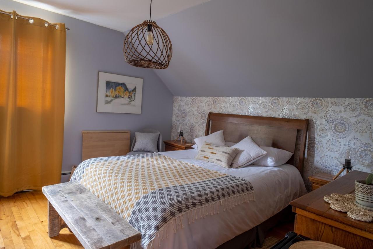 Au Coq Du Bonheur Bed & Breakfast Magog Ngoại thất bức ảnh