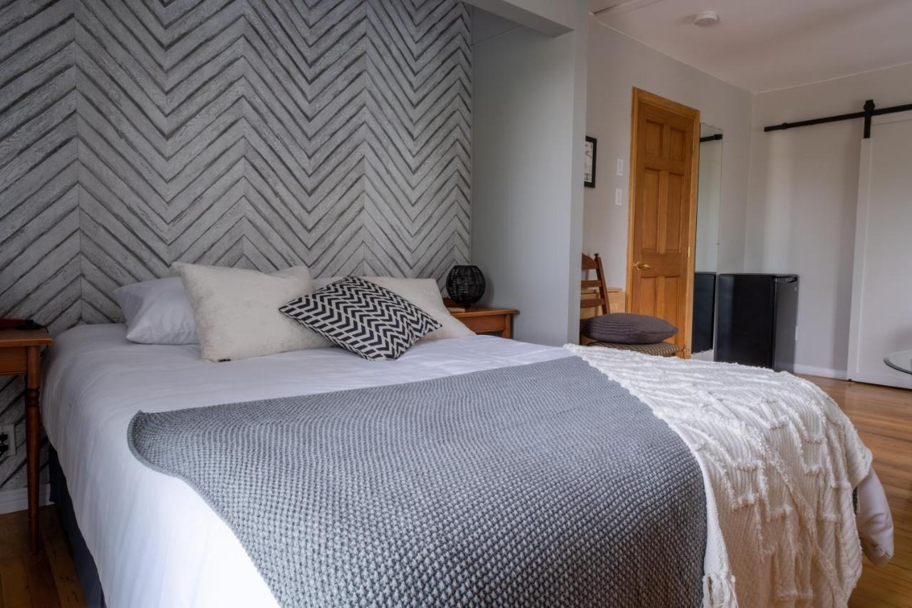 Au Coq Du Bonheur Bed & Breakfast Magog Ngoại thất bức ảnh