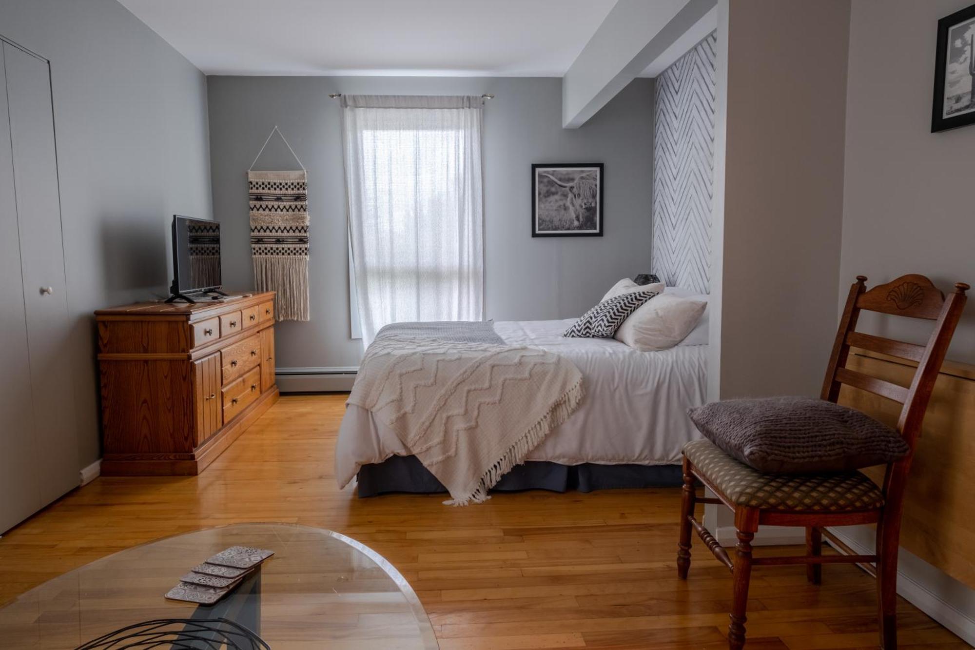 Au Coq Du Bonheur Bed & Breakfast Magog Ngoại thất bức ảnh